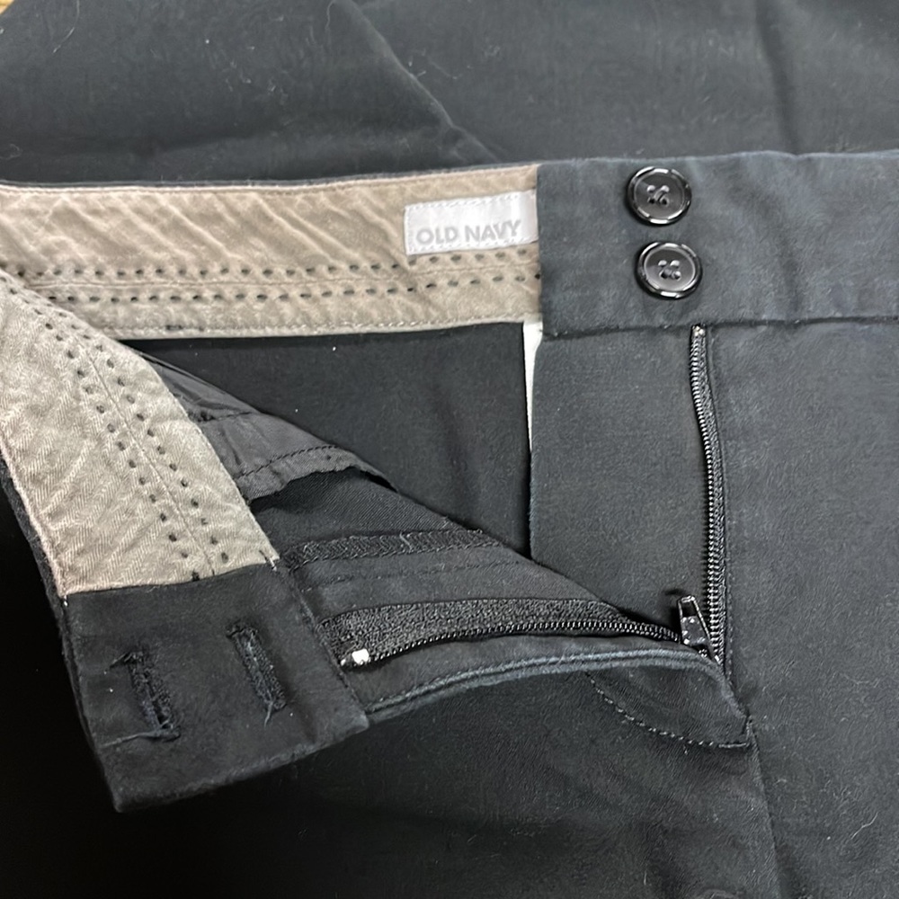Old Navy Black Low Rise Cuffed Capri Pants Size 12 Regular - Picture 3 of 8